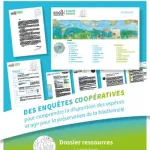 Affiche du dossier pédagogique ‘Porté disparu – Posidonie’ édité par l’OCCE. Elle met en avant une enquête coopérative sur la préservation des herbiers marins, avec aperçu des fiches pédagogiques, encadrés de menaces environnementales et logo de l’OCCE.