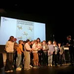 enfants sur la scène