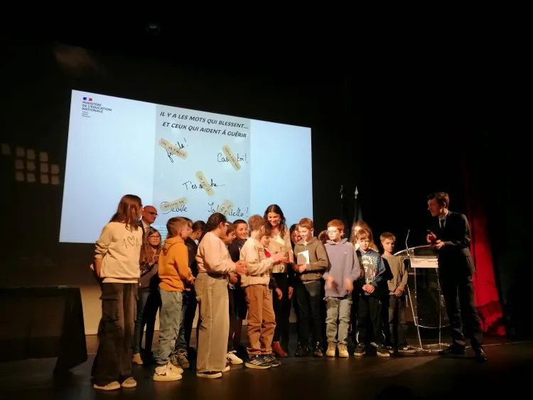 enfants sur la scène